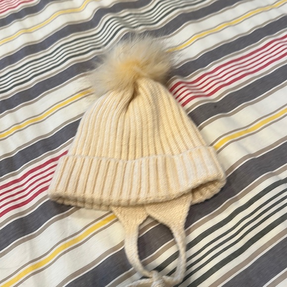 Zara pom Pom hat - Picture 1 of 2